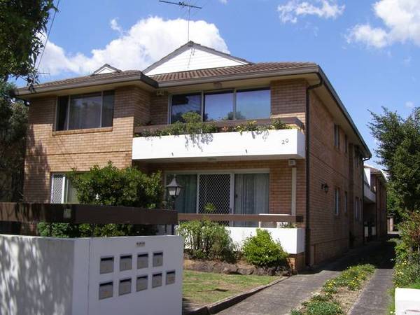 MOVE IN NOW! Picture 1