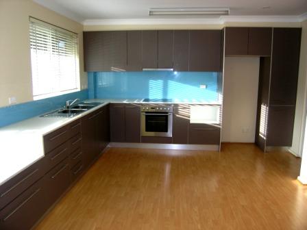 MOVE IN NOW! Picture 2