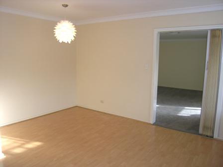 MOVE IN NOW! Picture 3