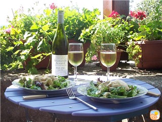 BUSINESS FOR SALE - HOSPITALITY -WATERFRONT RESTAURANT & BAR Picture 1