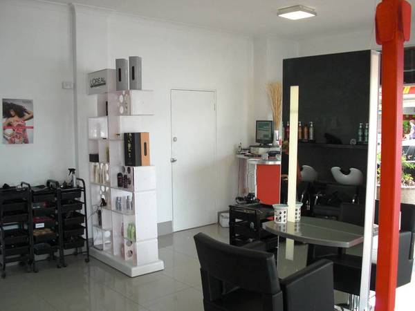 BUSINESS FOR SALE - HAIRDRESSER/BEAUTY SALON - REDKEN Picture 2