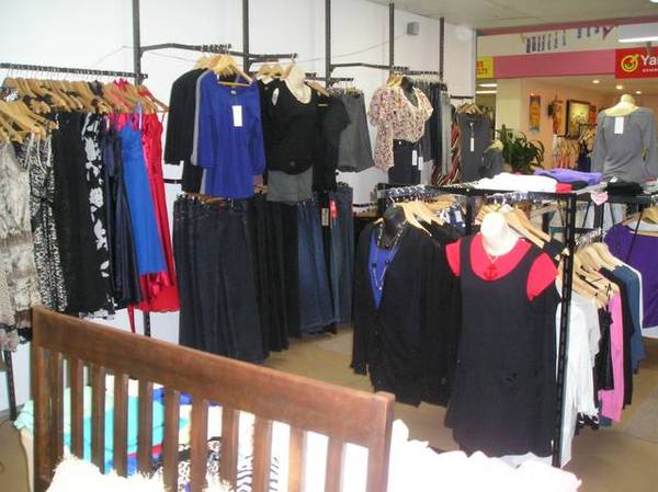 Business for Sale - LADIES FASHION BOUTIQUE Picture 3