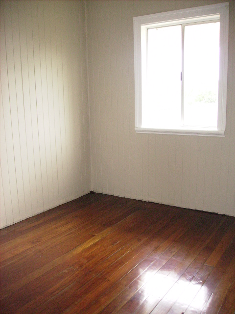 PERFECT FIRST HOME! Picture 3