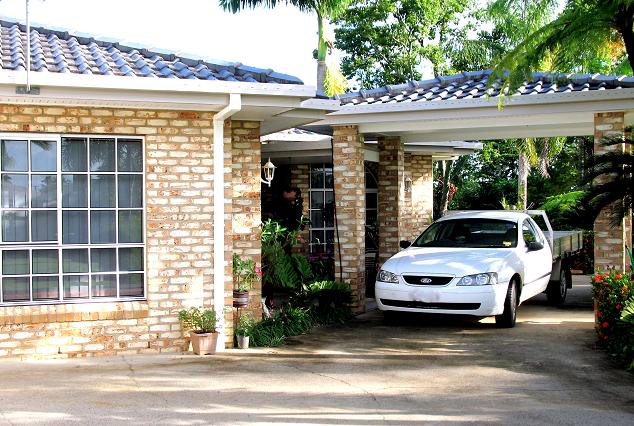 RIVERFRONT EXCUTIVE HOME Picture 1