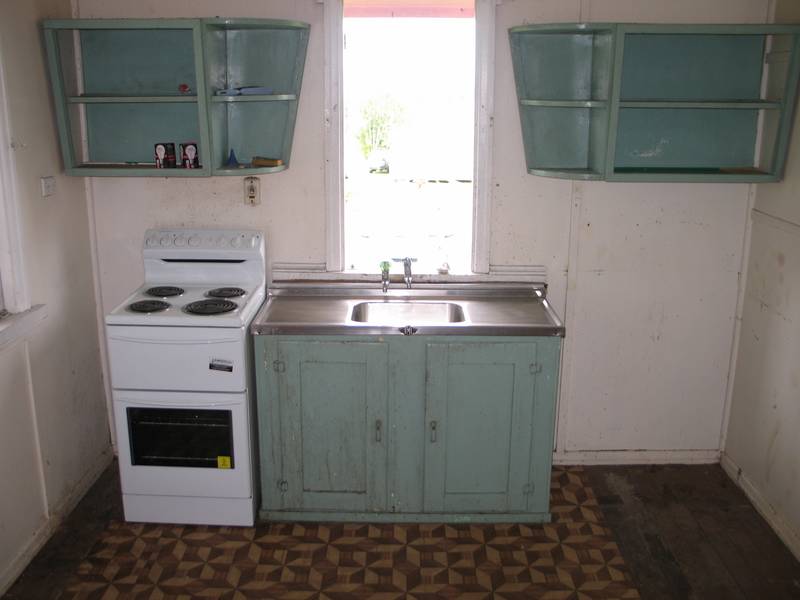 AUCTION AUCTION AUCTION! Picture 3