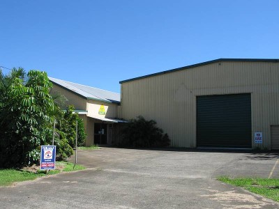 LARGE WAREHOUSE WITH RETAIL SHOWROOM Picture
