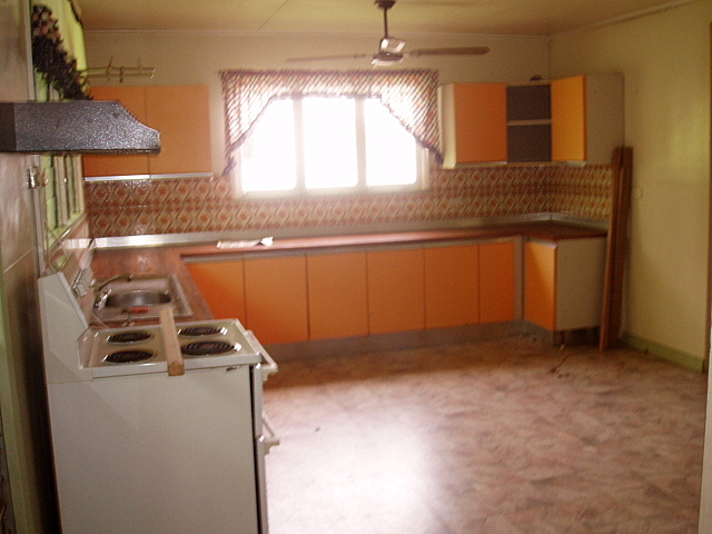 AUCTION
AUCTION
AUCTION Picture 2