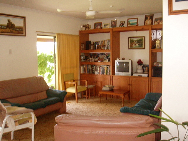 LOOK AT THIS....
WITH BRAND NEW ROOF Picture 3