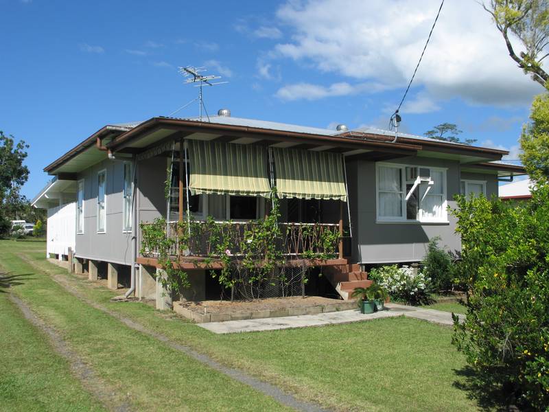 COLOURFULL NEAT TIDY Picture 1