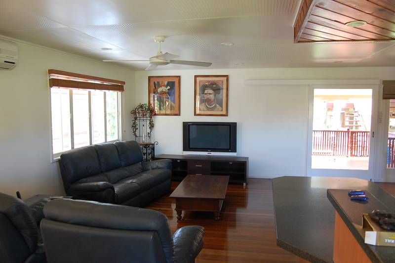 LUXURY RIVERFRONT HOME Picture 2