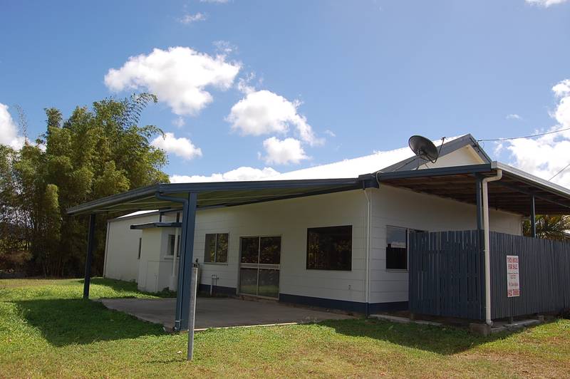 ROOMY HOME-ROOMY BLOCK-ROOMY SHED! Picture 1