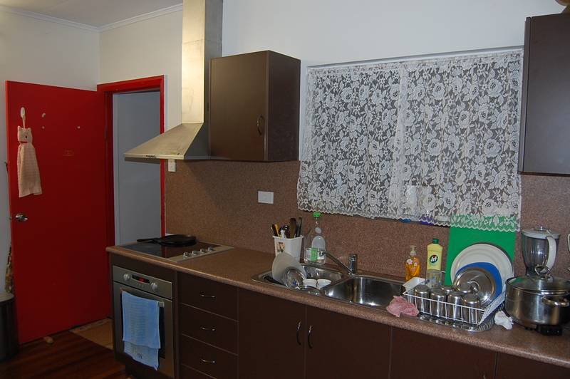 Duplex - Close to town! Picture 3