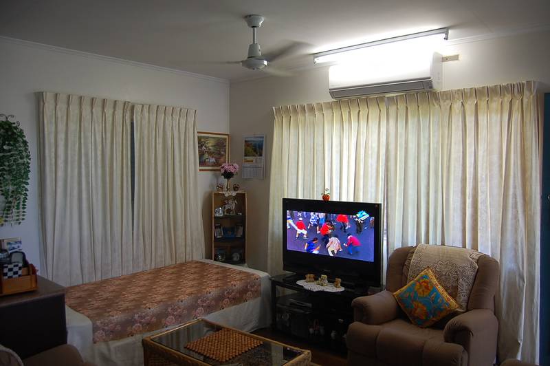 Duplex - Close to town! Picture 2