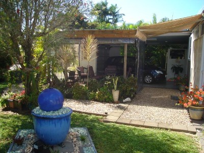 PRIVACY - MODERN - IN TOWN Picture