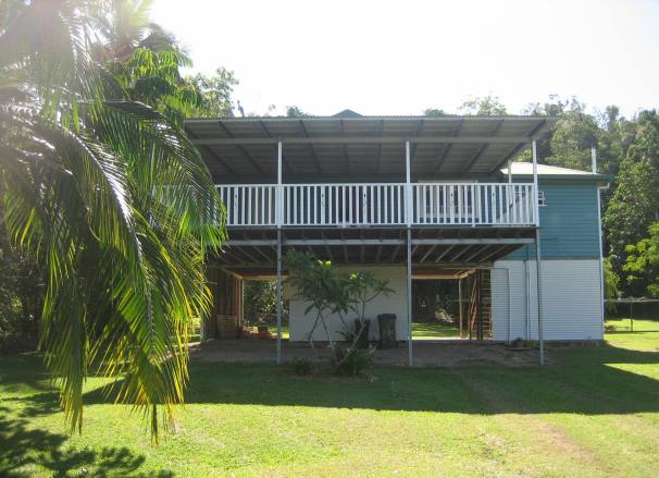 HOUSE CLOSE TO BEACH Picture 1