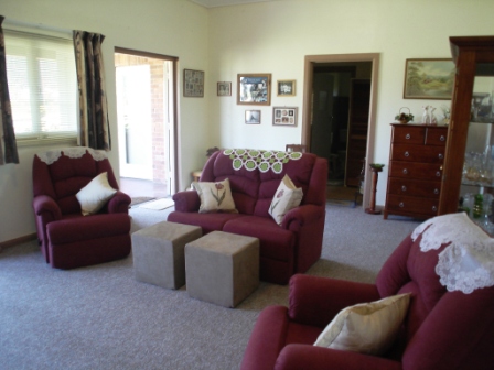 2 BEDROOM / 2 BATHROOM (REDUCED) Picture 3