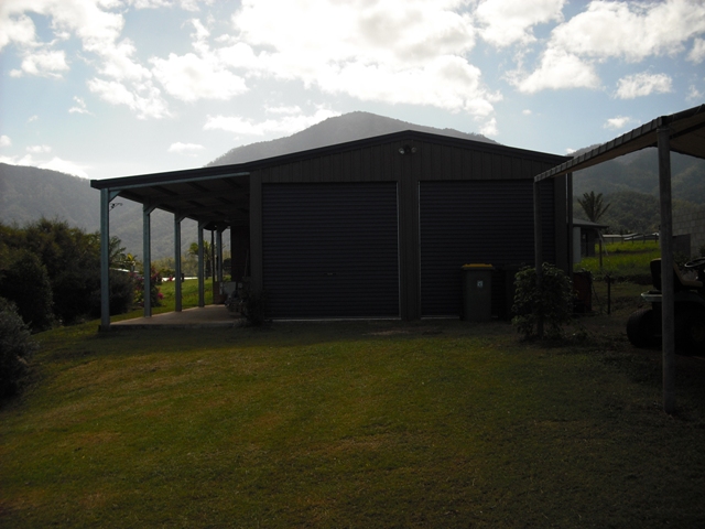 ( REDUCED GOLDSBOROUGH) APPROX 1 ACRE,SHED WITH KITCHEN AND BATHROOM Picture 3