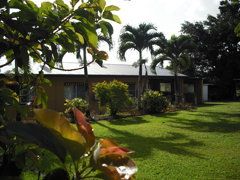 NO NEIGHBOURS AND ON APPROX 1 ACRE Picture 1