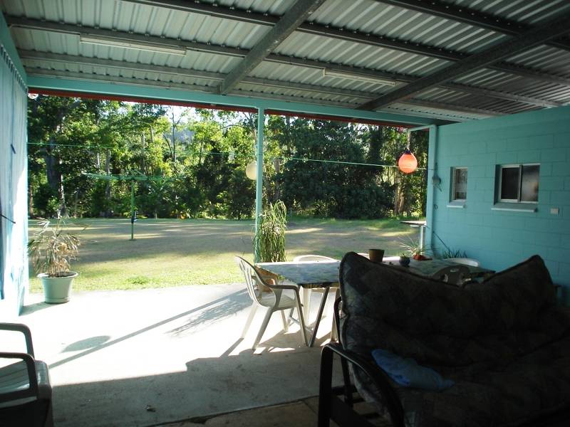 THE ULTIMATE BEACH HUT Picture 3