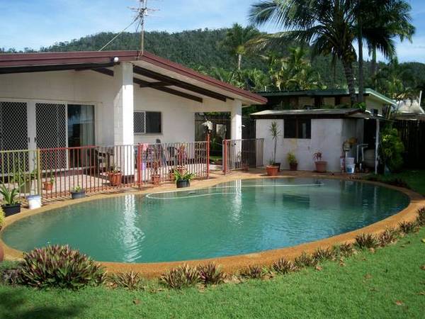 BEST VALUE ABSOLUTE WATER FRONT AROUND!!!!! Picture 1