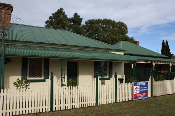 SOUGHT AFTER LOCATION - NO STRATA FEES Picture 1