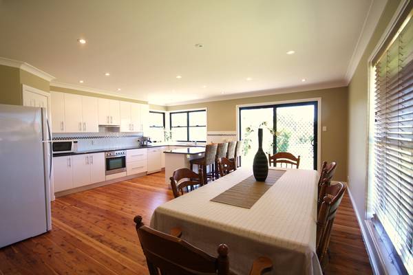 Rural living close to town Picture 3