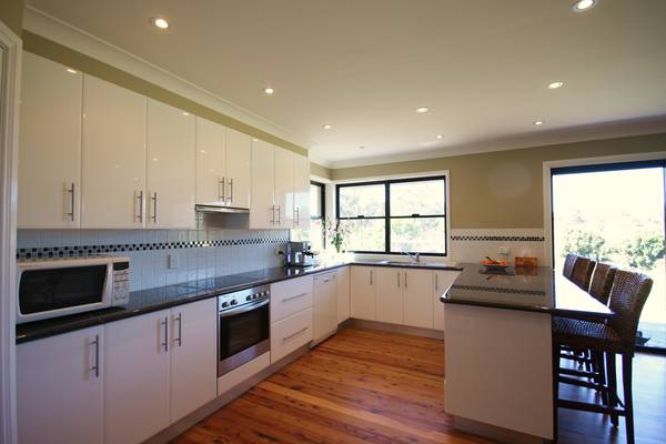 Rural living close to town Picture 2