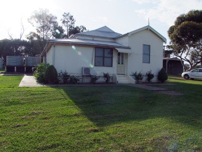 3 Bedroom Cottage Close to Town Picture