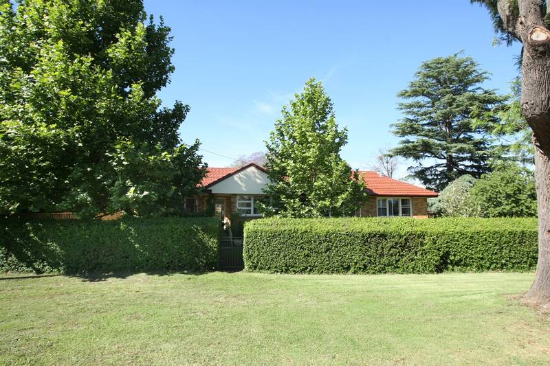 ABSOLUTE PRIVACY ON 1524m2 IN TOWN Picture 2