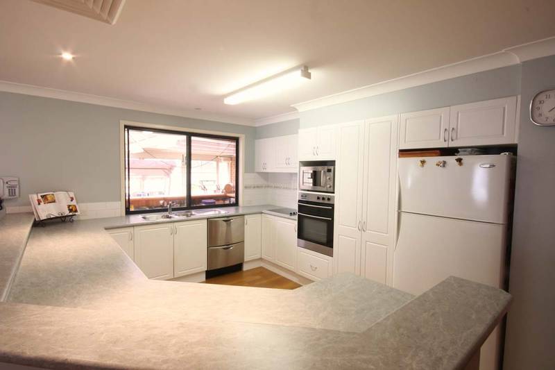 RURAL LIVING CLOSE TO TOWN Picture 3