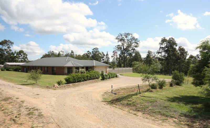 RURAL LIVING CLOSE TO TOWN Picture 2