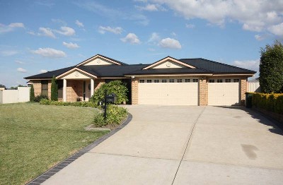 SUPERB FAMILY HOME - QUIET LOCATION Picture