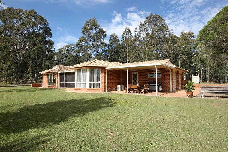 STUNNING OUTLOOK Picture 2