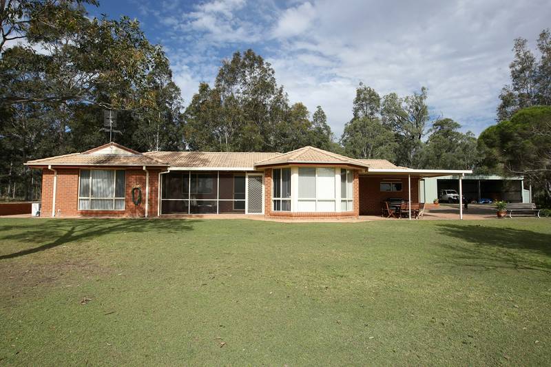 STUNNING OUTLOOK Picture 3