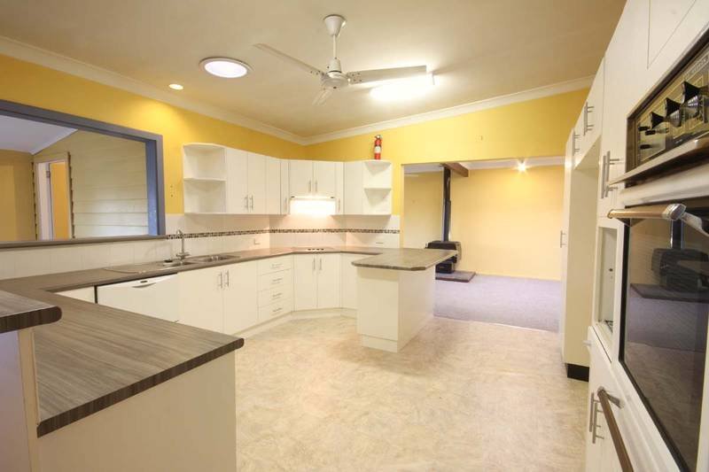 SUPERB TOWN LOCATION Picture 3