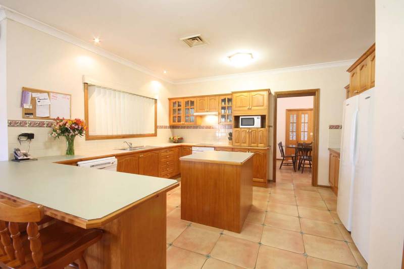 Immaculate Residence with Soothing Rural Views Picture 3