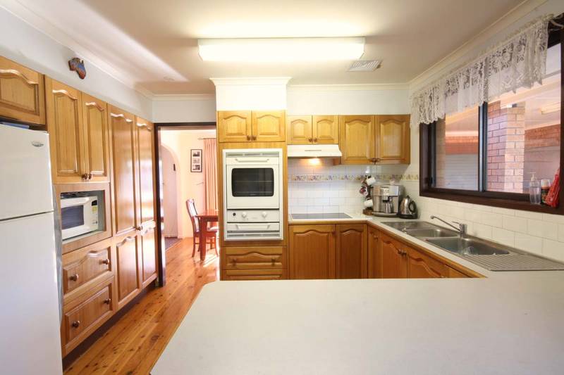 4 BR RENOVATED FAMILY HOME Picture 2