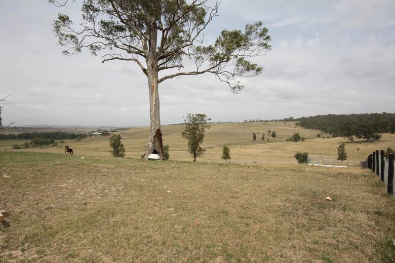 SMALL ACREAGE - SOOTHING RURAL VIEWS Picture 2