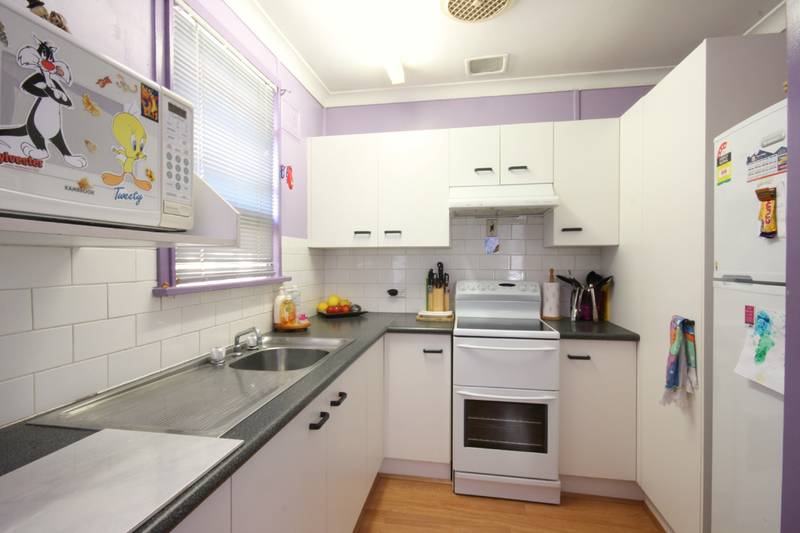 SUPERB TOWN LOCATION Picture 2