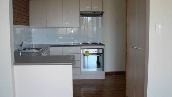 Renovated Townhouse! Picture 3