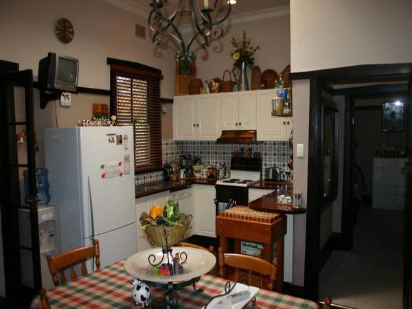 EXQUISITE HOME IN TOWN LOCATION Picture 2