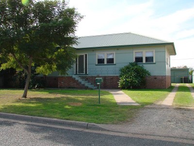 Large 4 Bedroom Home Down Town! Picture Large 4 Bedroom Home Down Town! Picture