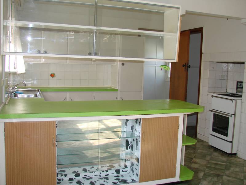 Large 4 Bedroom Home Down Town! Picture 3