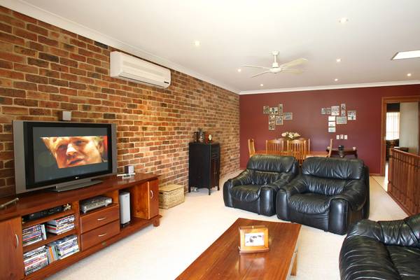 IMMACULATELY PRESENTED Picture 3