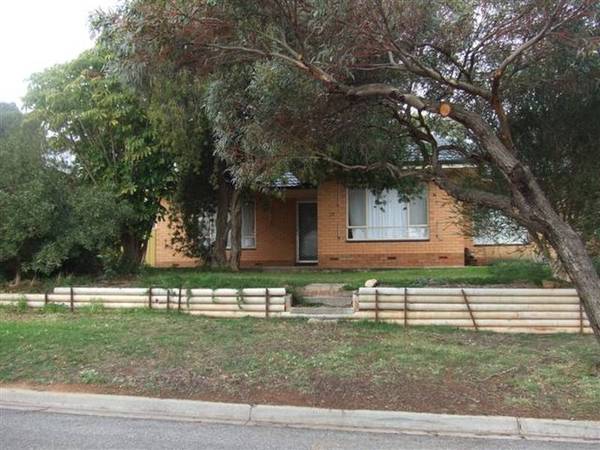 Neat 3 Bedroom Home Picture 2