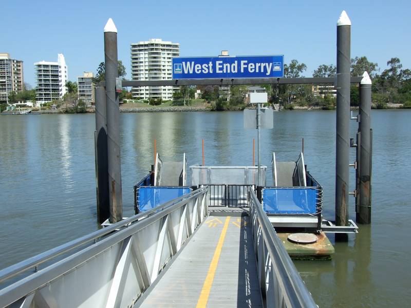 ABSOLUTE RIVERFRONT AT ENTRY LEVEL PRICE! Picture 2