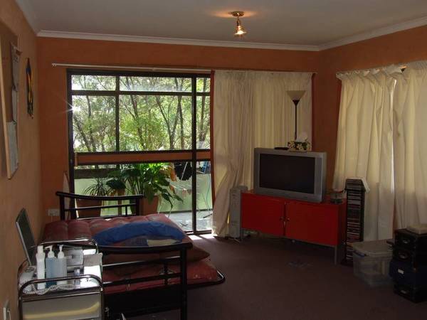 UNDER OFFER Picture 2