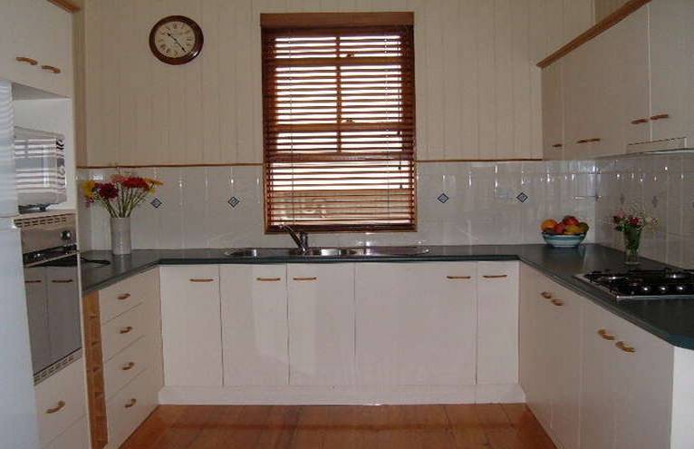 3 BEDROOM QUEENSLANDER IN EAST BRISBANE! Picture 1