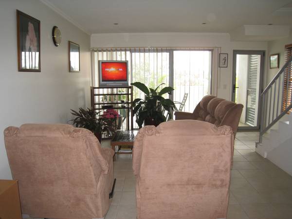 Trendy Inner-City Townhouse Picture Trendy Inner-City Townhouse Picture