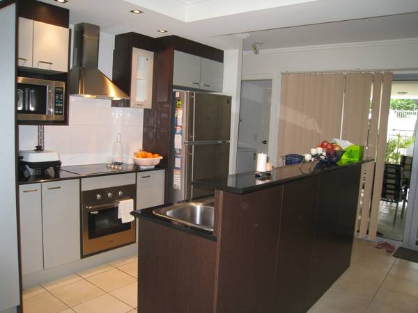 Trendy Inner-City Townhouse Picture Trendy Inner-City Townhouse Picture